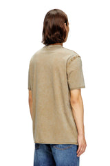 Acid-wash T-shirt with raw edges